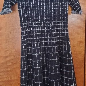 Black and white dress, made by Taylor, size large. Thick/heavy blanket-like